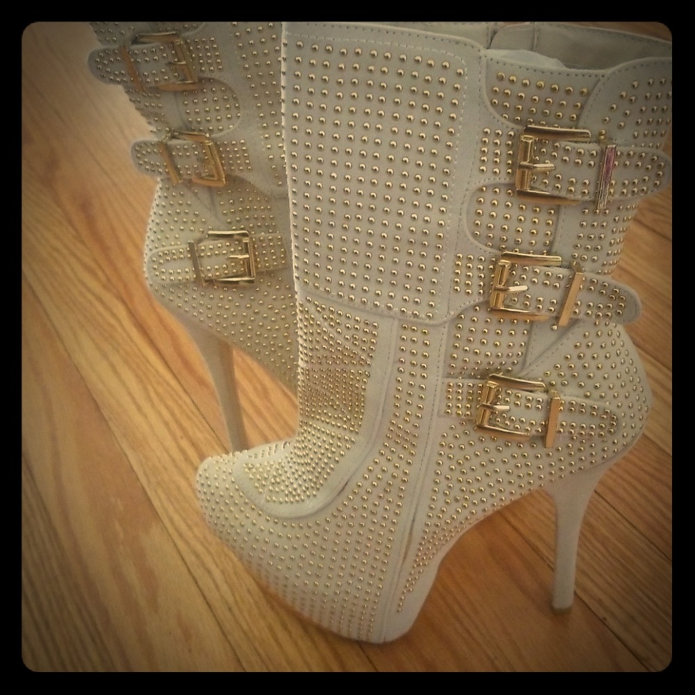 High heel boot